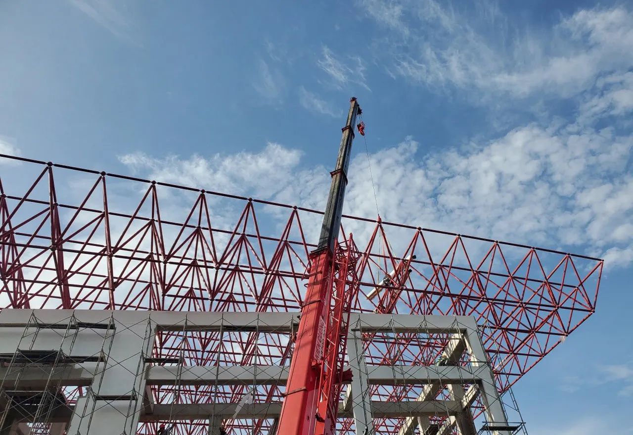 Space-frame roof — District 7 Sports Hall