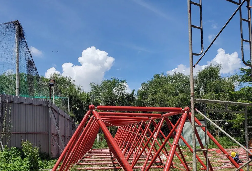 Space-frame roof — District 7 Sports Hall 2