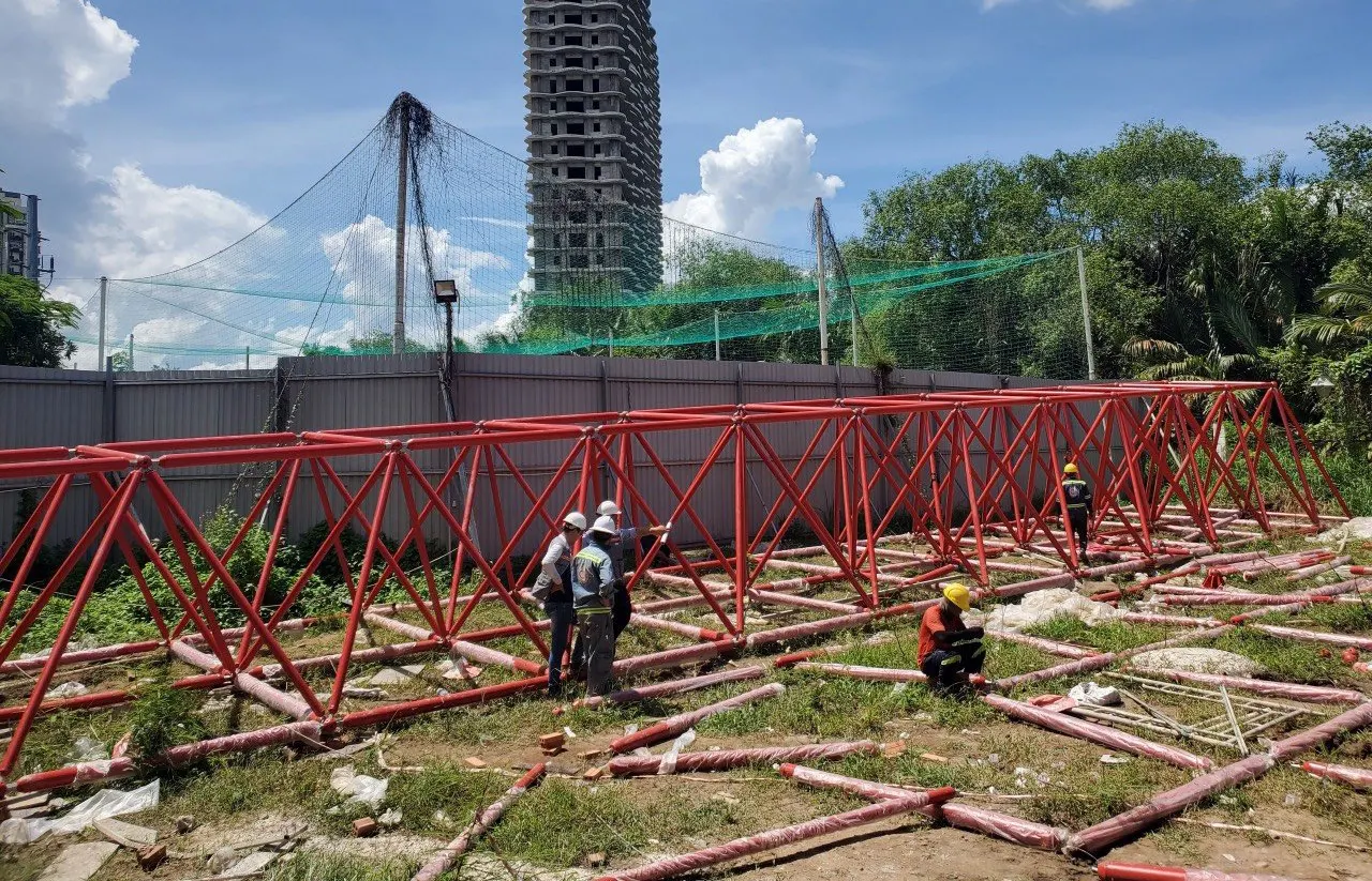 Space-frame roof — District 7 Sports Hall 4