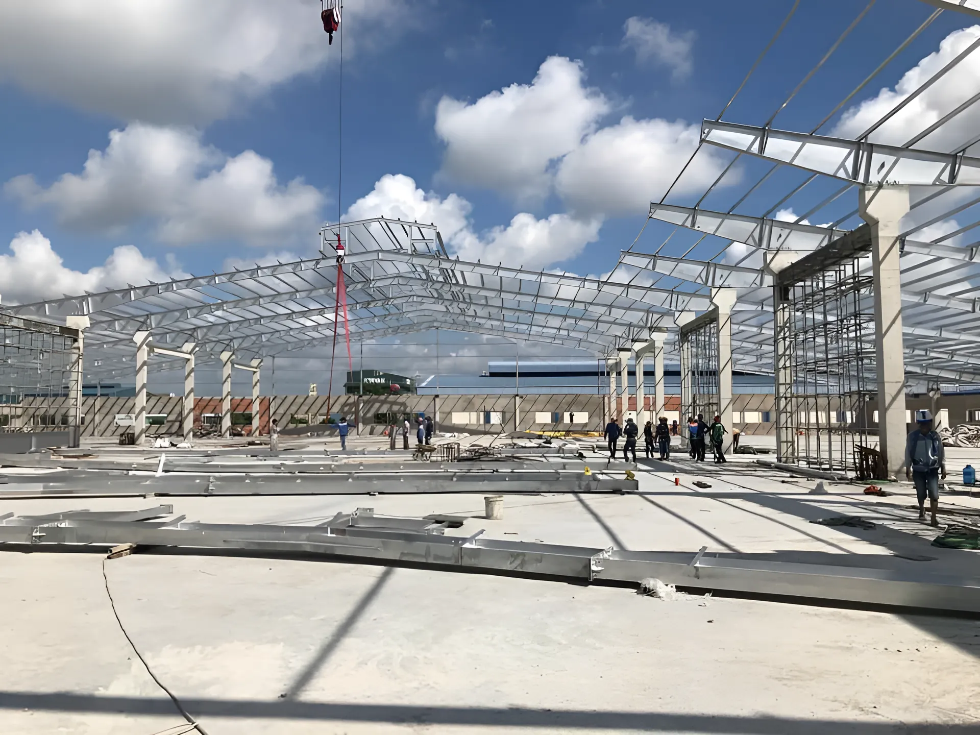 Steel roof truss erection — warehouse 2