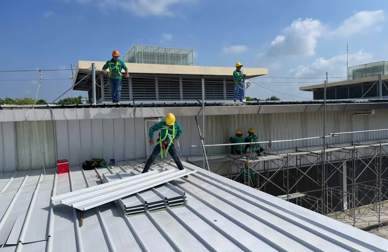 Sample room re-roofing — Ben Luc
