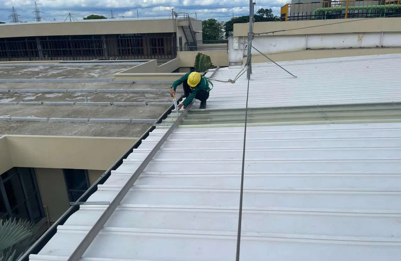 Sample room re-roofing — Ben Luc 5