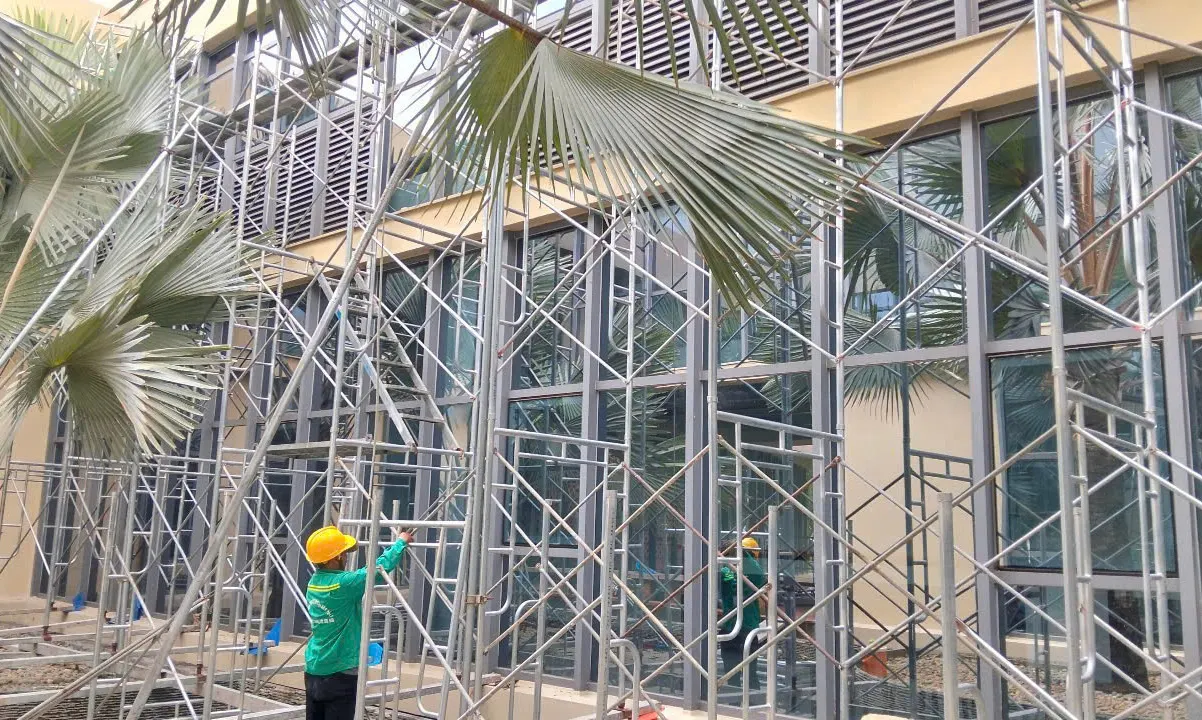 Sample room re-roofing — Ben Luc 10