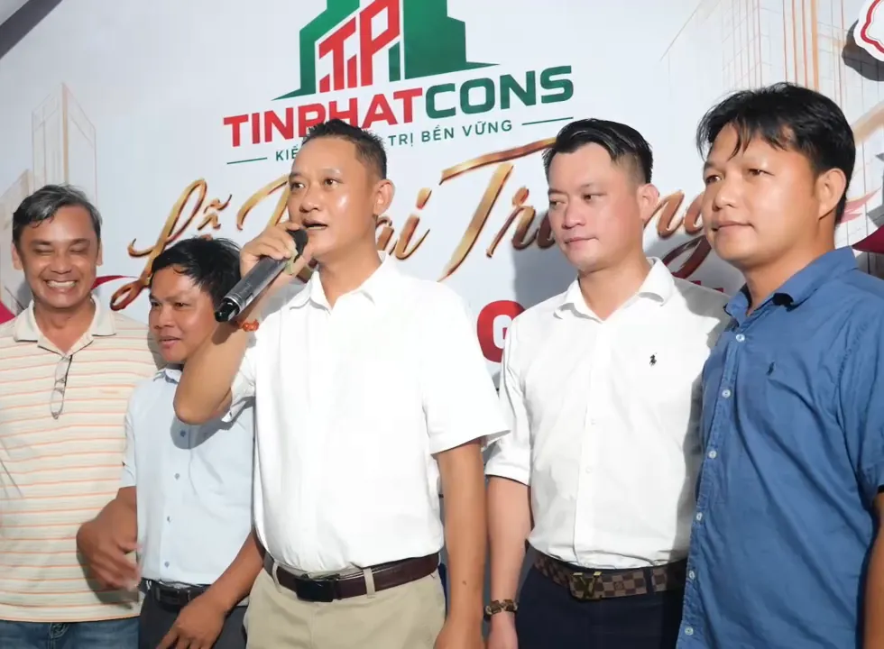 Đại diện Tín Phát Cons phát biểu tại lễ khai trương văn phòng mới