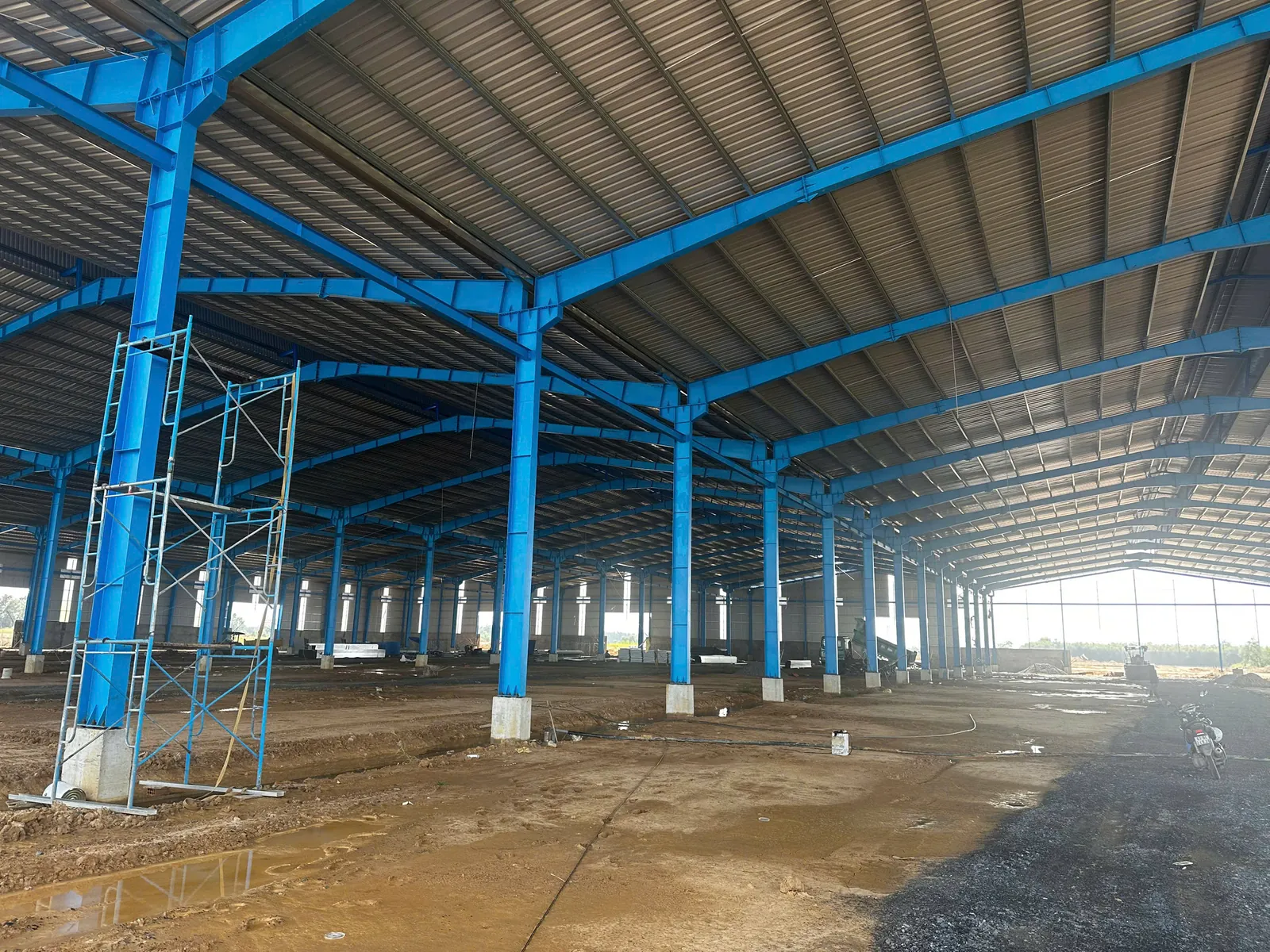 Long-span steel frame — factory